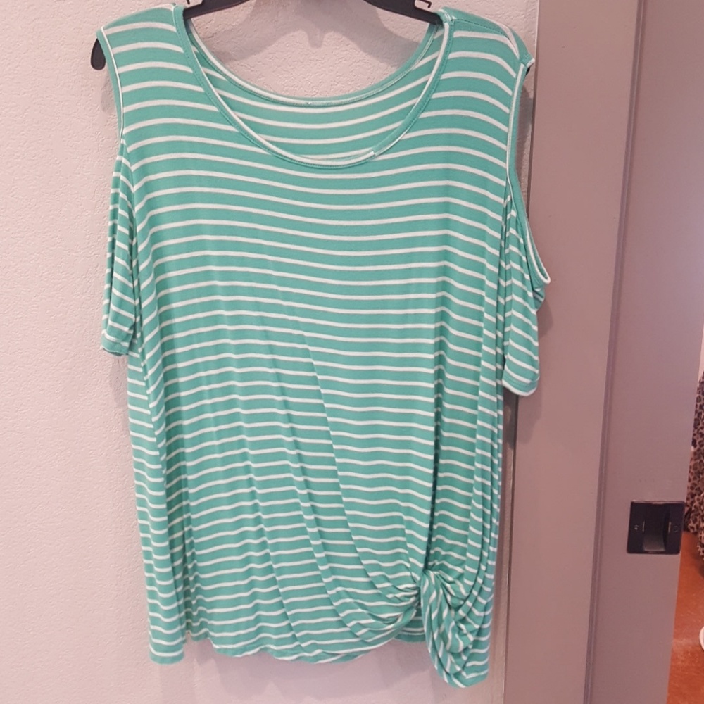 Cold shoulder tie soft tee